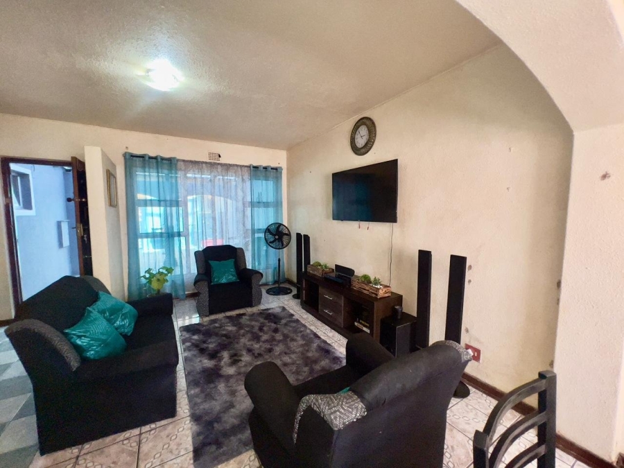 4 Bedroom Property for Sale in Grassy Park Western Cape